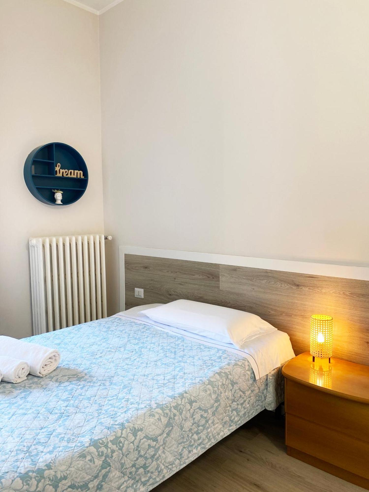 Easyrooms One Parma Buitenkant foto