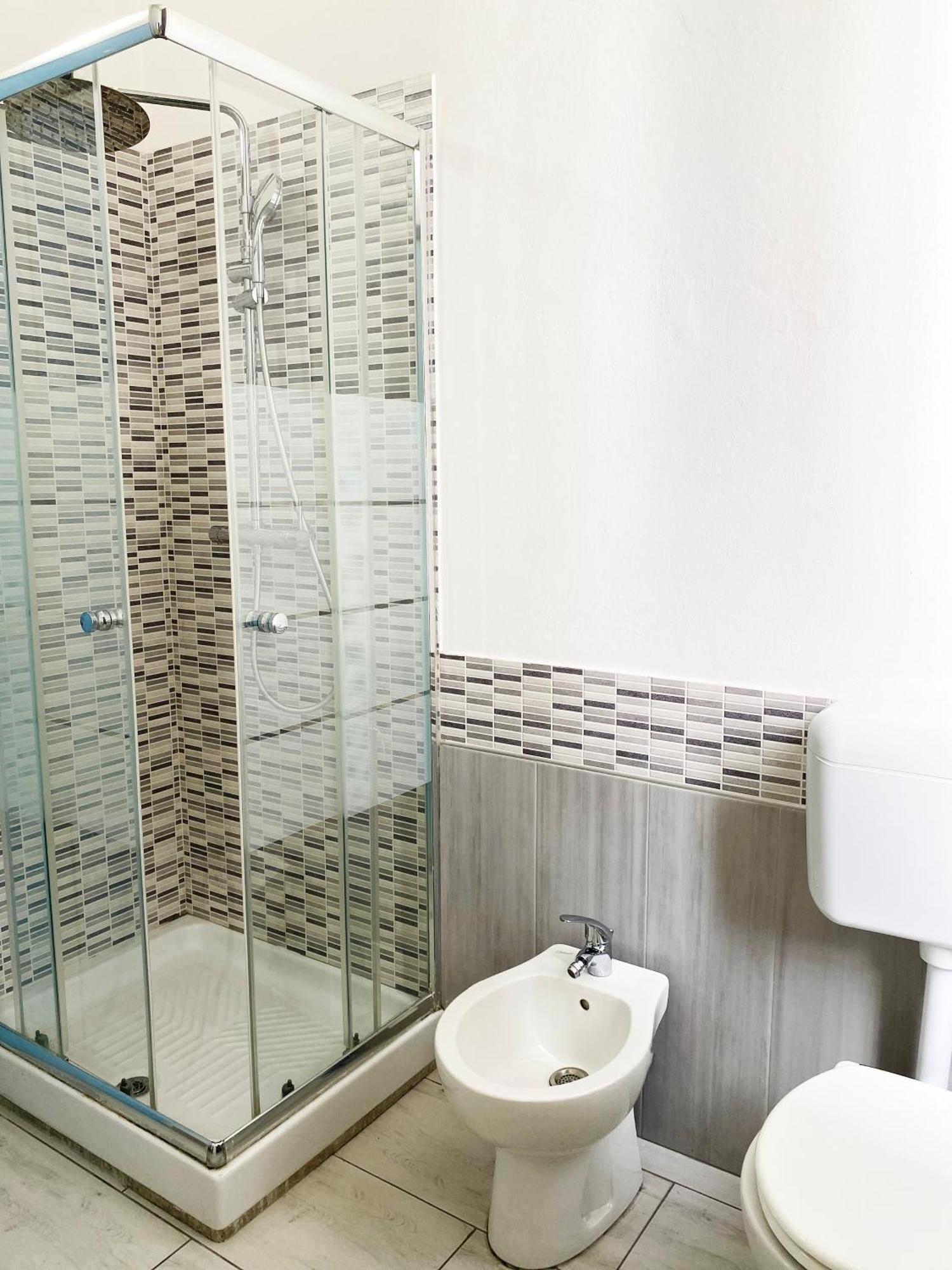 Easyrooms One Parma Buitenkant foto
