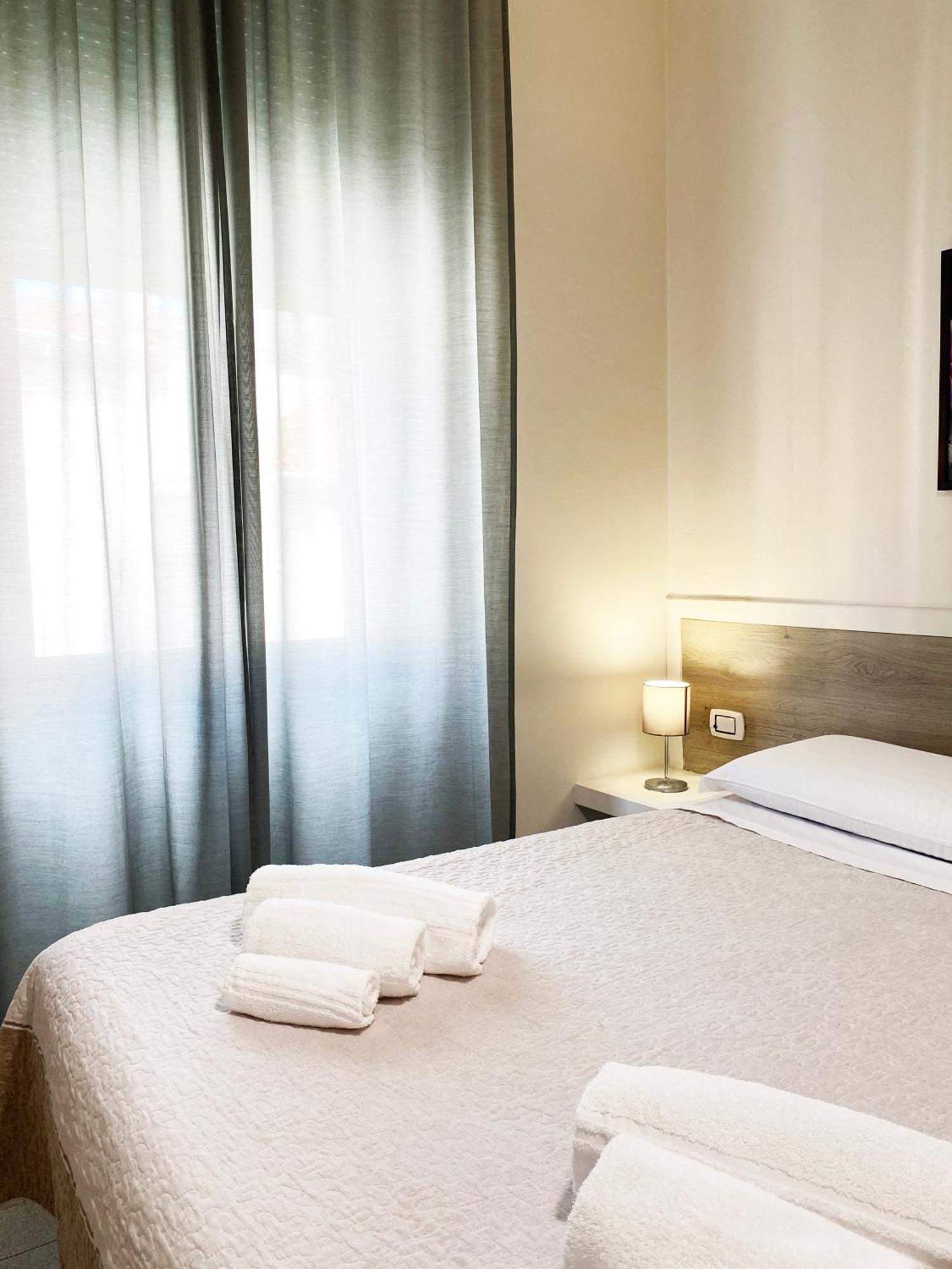 Easyrooms One Parma Buitenkant foto