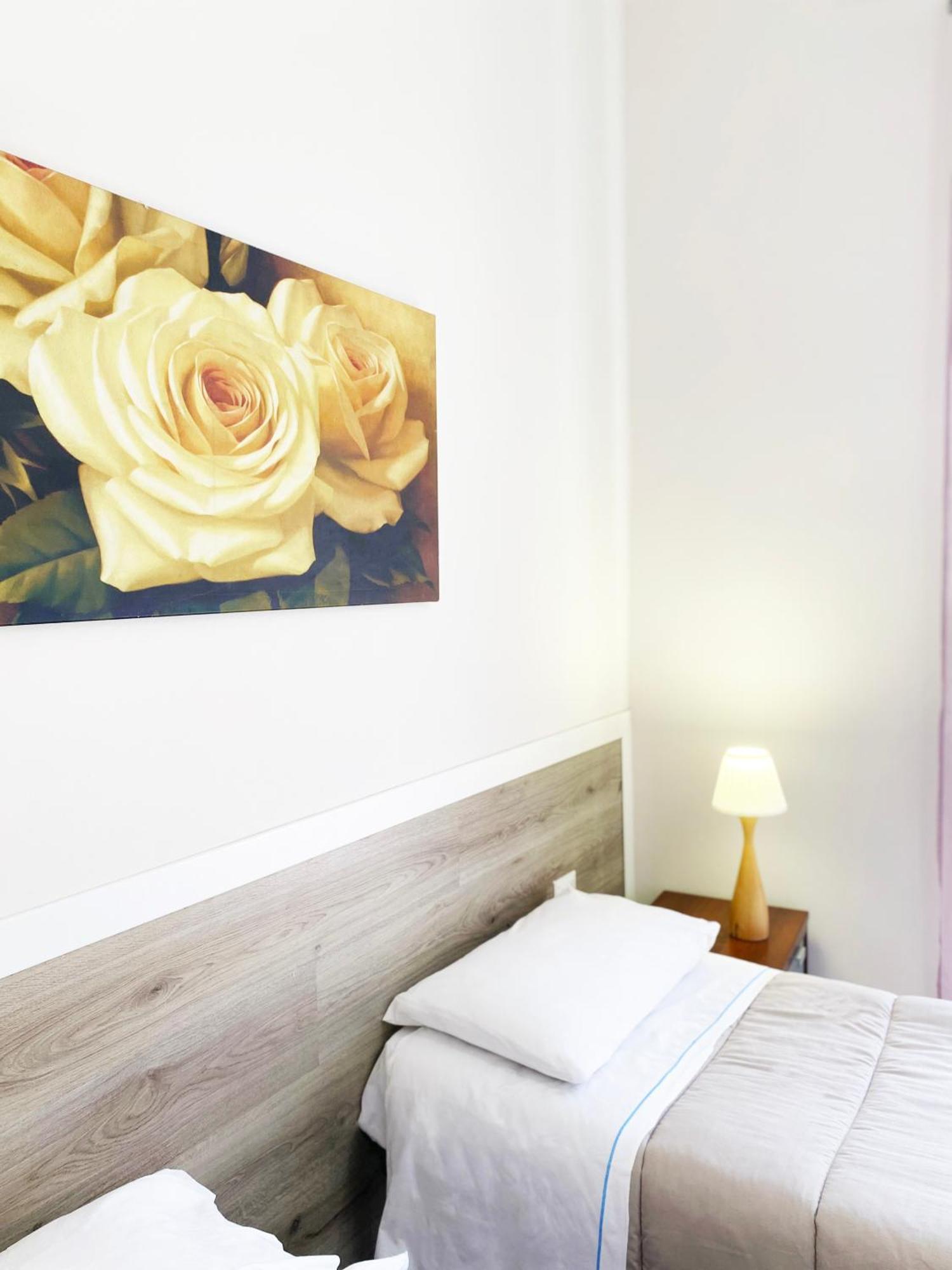 Easyrooms One Parma Buitenkant foto