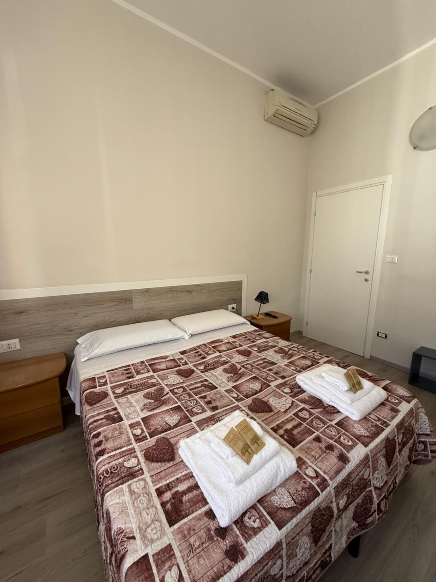 Easyrooms One Parma Buitenkant foto
