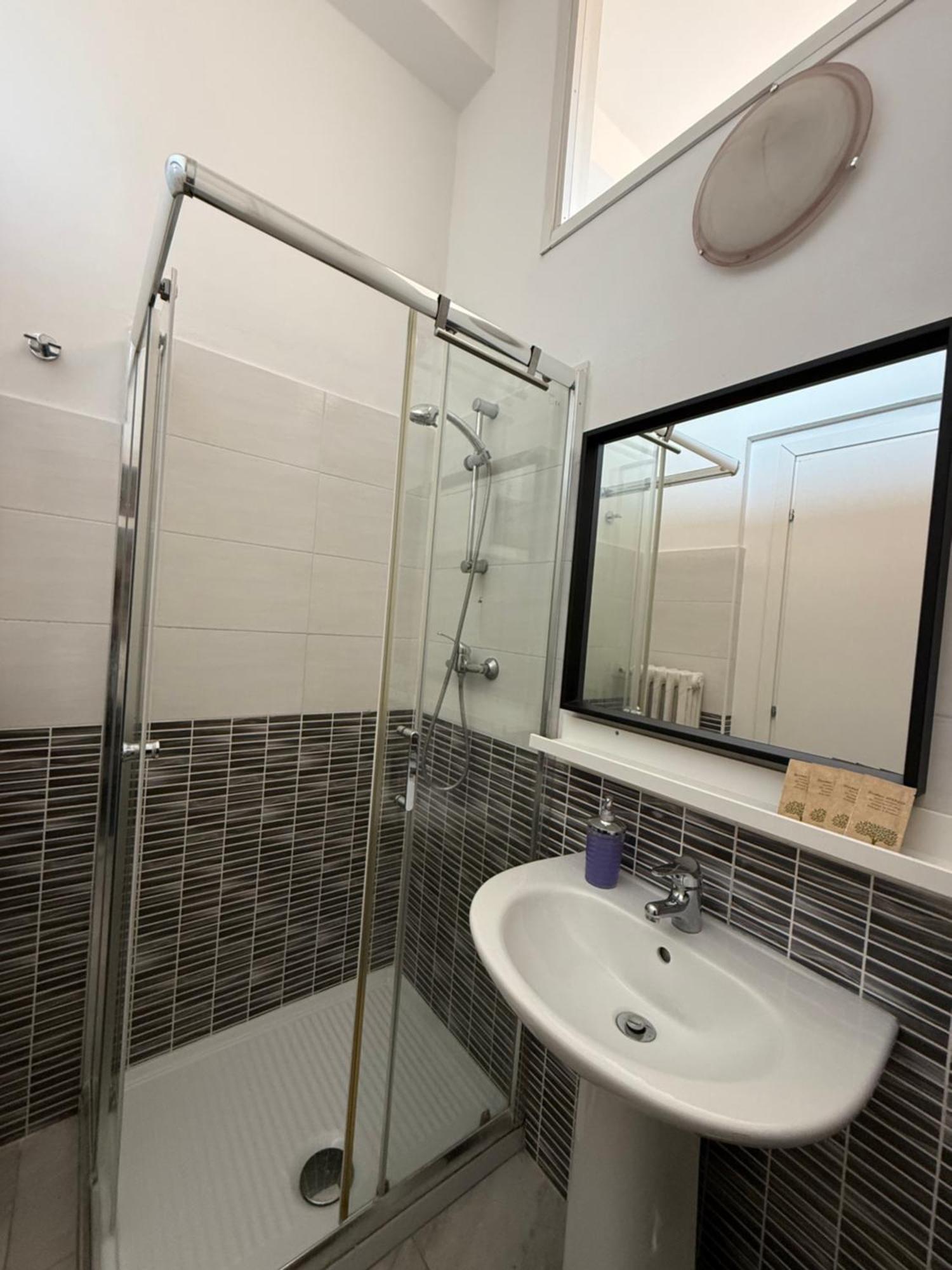 Easyrooms One Parma Buitenkant foto